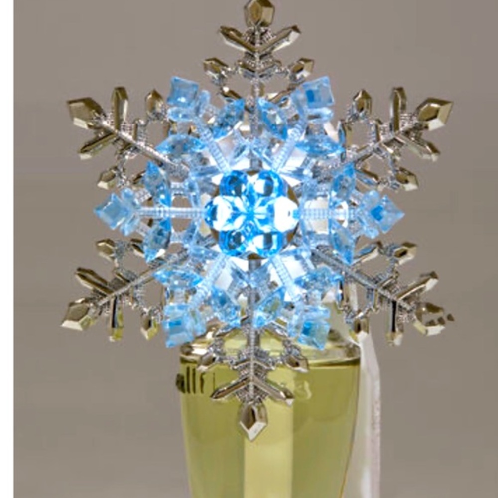 CRYSTAL SNOWFLAKE NIGHTLIGHT
Wallflowers Plug In